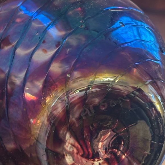 Signed Arnold Larson Iridescent Art Glass Vase 6” - Picture 4 of 6